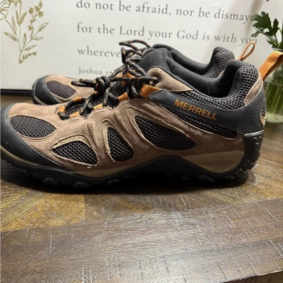 Merrell Brown and Black Hiking Shoes Men SZ 13- like new. Box 13
